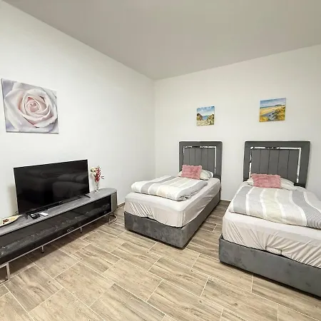 Moderner Neubau Naehe Luebeck *